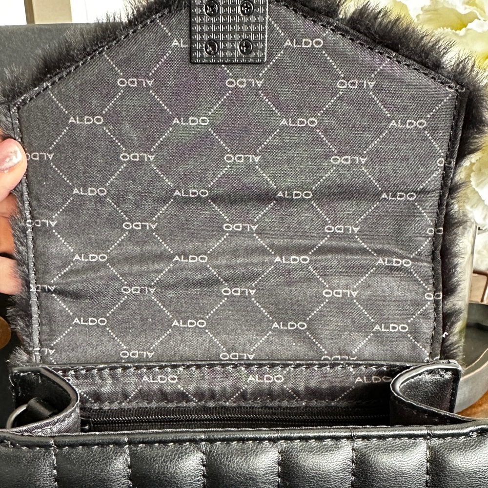 Brand New petite ALDO handbag. Includes shoulder strap and matching card holder. - Picture 4 of 5